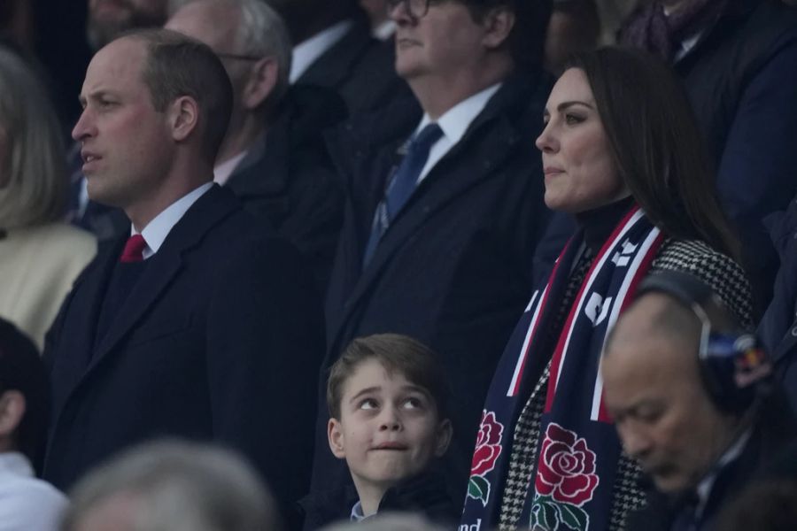 Auch Söhnchen George geht bereits ins Rugby-Training.