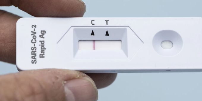 Dem Bundesamt für Gesundheit sind am Dienstag 15'191 neue Corona-Ansteckungen gemeldet worden. (Symbolbild) Dem Bundesamt für Gesundheit sind am Dienstag 15'191 neue Corona-Ansteckungen gemeldet worden. (Symbolbild)