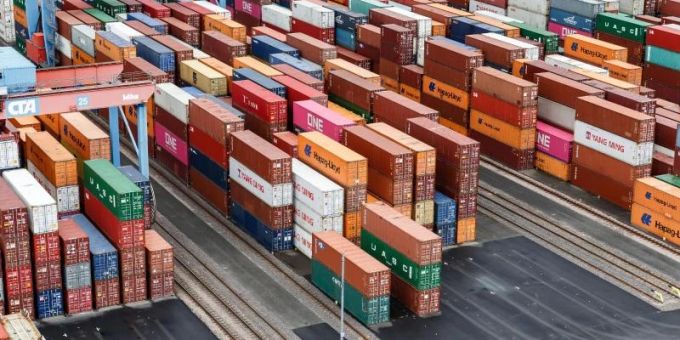 Aufschwung nach dem Abschwung? Die Bundesbank rechnet damit, dass die Konjunktur im Frühjahr wieder kräftig Fahrt aufnimmt - es sei denn, Corona-Pandemie und Lieferengpässe hemmen weiter. Foto: Markus Scholz/dpa Aufschwung nach dem Abschwung? Die Bundesbank rechnet damit, dass die Konjunktur im Frühjahr wieder kräftig Fahrt aufnimmt - es sei denn, Corona-Pandemie und Lieferengpässe hemmen weiter. Foto: Markus Scholz/dpa