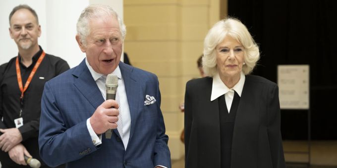 Der britische Prinz Charles und Camilla, Herzogin von Cornwall, besuchen die Tate Britain in London. charles, prince of wales