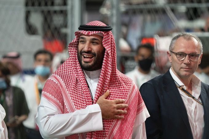 Mohammed bin Salman, Kronprinz von Saudi-Arabien, und Stefano Domenicali, CEO der Formel 1, vor dem Saudi-Arabien-GP. Formel 1 Saudi-Arabien