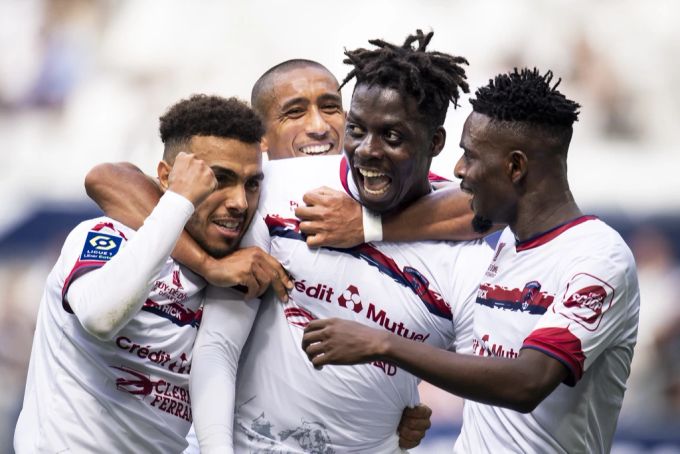 Die Spieler von Clermont Foot bejubeln einen Treffer in ihrer ersten Saison in der Ligue 1. Ligue 1