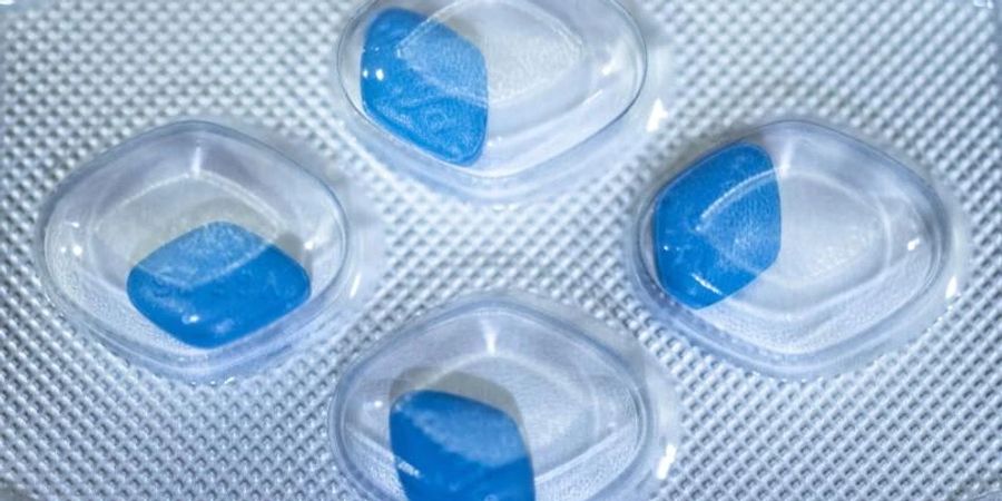 Viagra soll verschreibungspflichtig bleiben, empfehlen Experten. Foto: Christophe Gateau/dpa