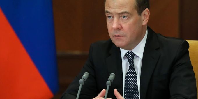 Das von der staatlichen russischen Nachrichtenagentur Sputnik veröffentlichte Bild zeigt Dmitri Medwedew, stellvertretende Vorsitzende des russischen Sicherheitsrates und Chef der Partei «Einiges Russland» und ehemaliger Präsident von Russland, in Moskau. Foto: Yekaterina Shtukina/Pool Sputnik Government/AP/dpa Medwedew Ukraine Krieg