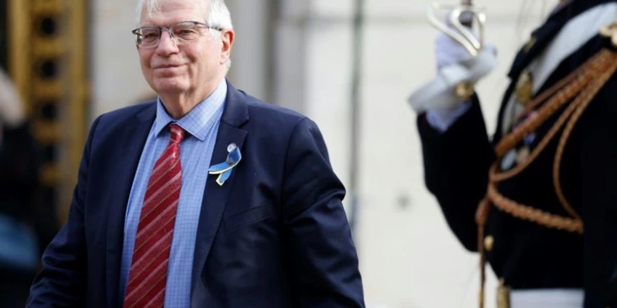 Borrell bei der Ankunft am Schloss Versailles