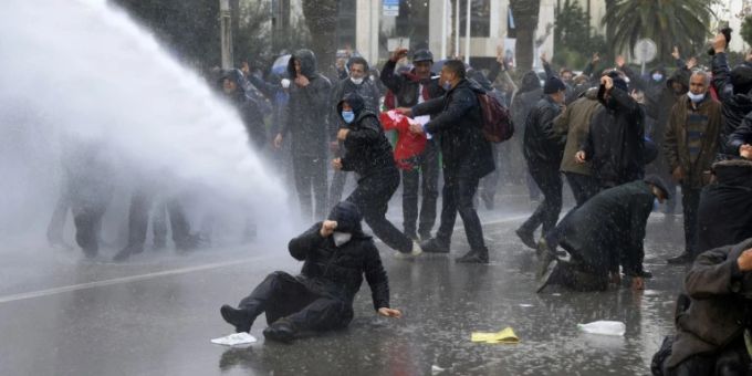Demonstranten in den Strassen von Tunis Demonstranten in den Strassen von Tunis