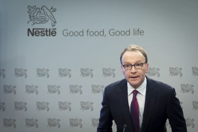 Ulf Mark Schneider ist seit 2017 CEO des Schweizer Lebensmittelkonzerns Nestlé. Massnahmen gegen Russland wegen des Ukraine-Krieges lässt der 56-Jährige vorläufig aus. Nestlé