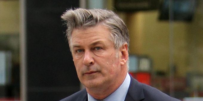 Alec Baldwin muss laut dem FBI den Abzug gedrückt haben. FBI Alec Baldwin