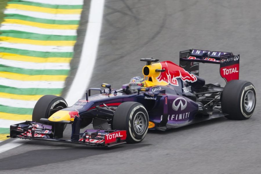 Sebastian Vettel am Steuer des Red Bull RB9 im Jahr 2013.