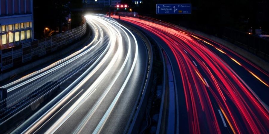 Autoverkehr auf Autobahn in Essen