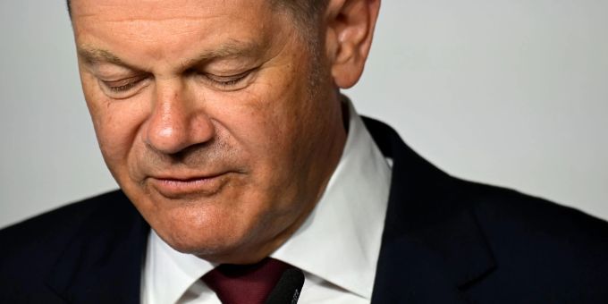 Laut Bundeskanzler Olaf Scholz (SPD) hat die Bundesregierung bereits vor dem russischen Angriffskrieg in der Ukraine damit angefangen, sich auf einen potenziellen Gas-Lieferstopp Russlands vorzubereiten. Laut Bundeskanzler Olaf Scholz (SPD) hat die Bundesregierung bereits vor dem russischen Angriffskrieg in der Ukraine damit angefangen, sich auf einen potenziellen Gas-Lieferstopp Russlands vorzubereiten.