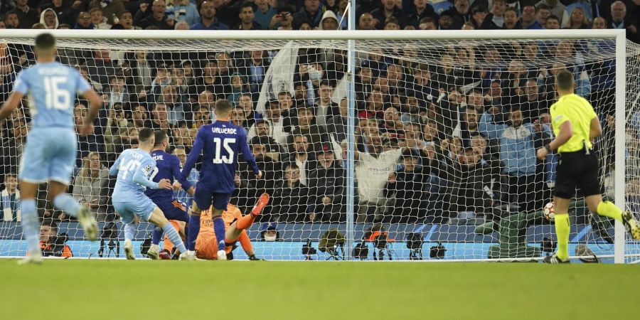 Phil Foden (47) trifft kurz nach der Pause zum 3:1 für Manchester City.