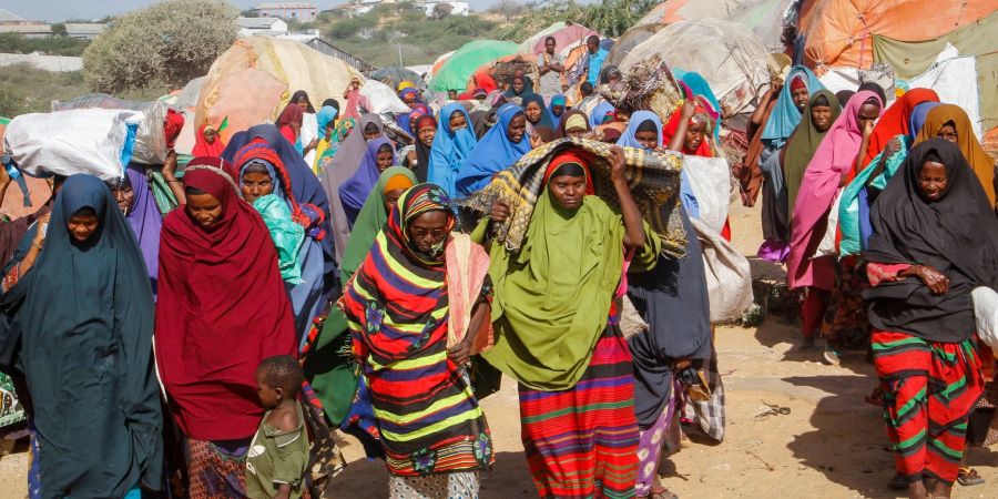 Viele Menschen sind aus den von einer Dürre betroffenen Gebieten in Somalia geflohen. Rund 13 Millionen Menschen am Horn von Afrika droht eine Hungersnot.