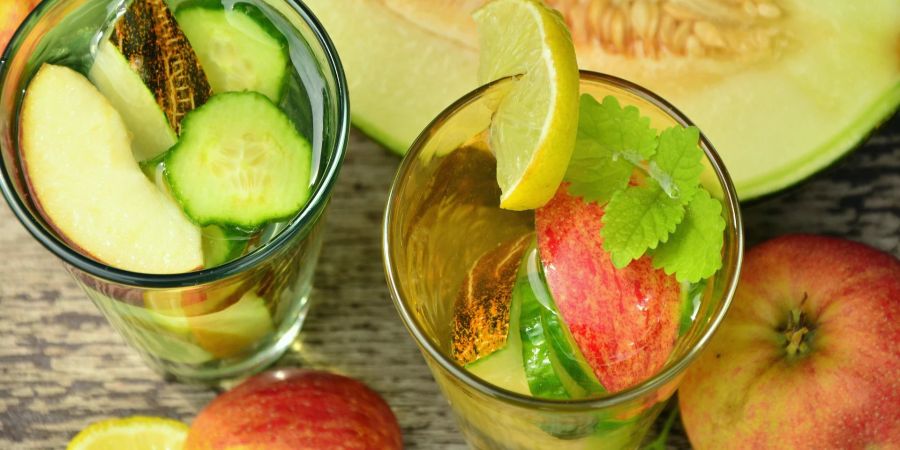 Gläser Obst Gurke Honigmelone Apfel