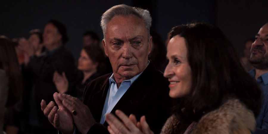 Udo Kier als Michel und Sophie Rois als Anna in einer Szene des Films «A E I O U - Das schnelle Alphabet der Liebe».