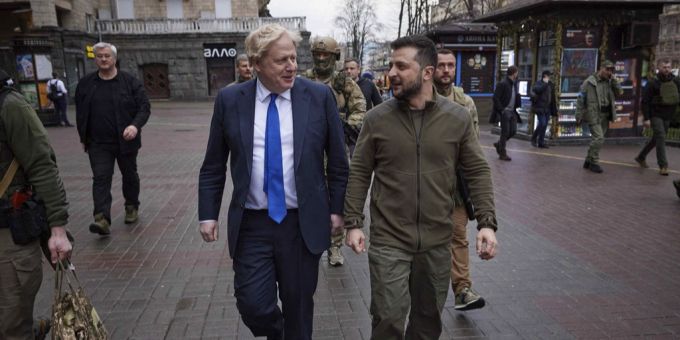 Auktion in London - Selenskyjs Fleece-Jacke bringt 100'000 Franken ein