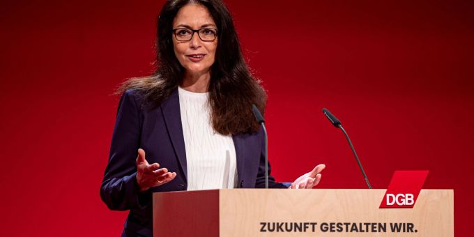Yasmin Fahimi ist neue Chefin des Deutschen Gewerkschaftsbundes. Yasmin Fahimi ist neue Chefin des Deutschen Gewerkschaftsbundes.
