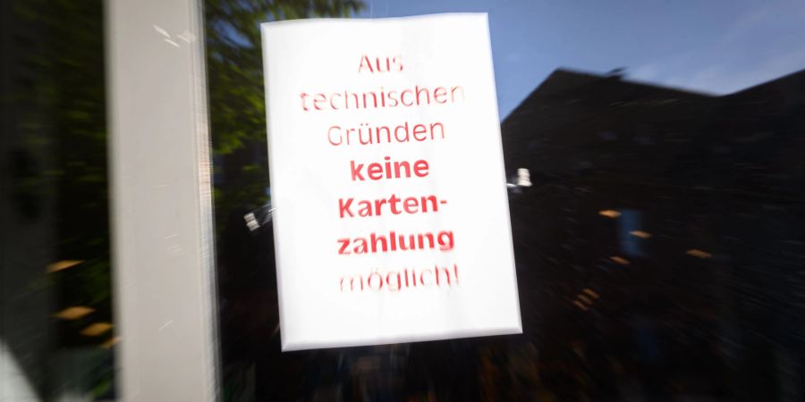 Einzelhändler in Deutschland sind weiter von einem teilweisen Ausfall ihrer Zahlungsterminals betroffen.