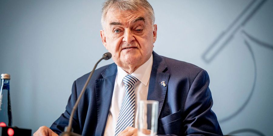 Herbert Reul (CDU), Innenminister von Nordrhein-Westfalen, ist entsetzt.