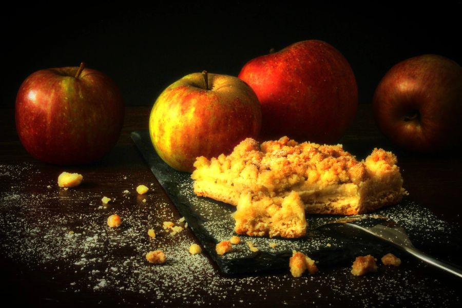 Streuselkuchen Apfel Gabel rot gelb