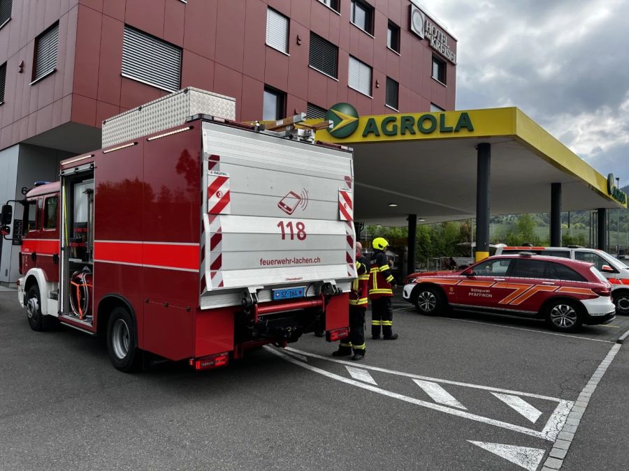 Die Feuerwehr beim Einsatz in Lachen SZ.