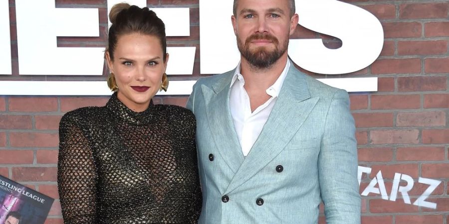 Stephen Amell und seine Frau Cassandra sind seit 2012 verheiratet.