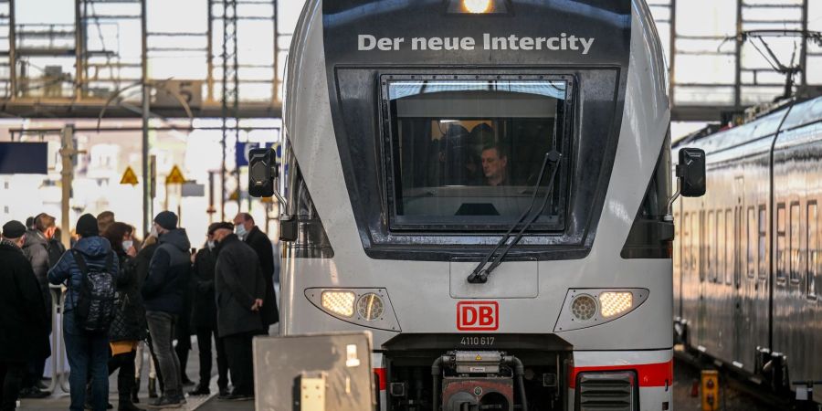 Chemnitz wird wieder ans Fernverkehrsnetz angeschlossen.)