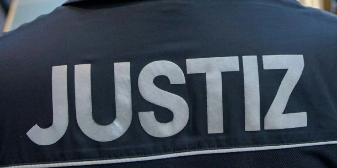 Justizangestellter in einem Gericht Justizangestellter in einem Gericht
