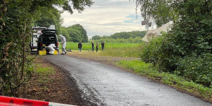 Einsatzkräfte der Spurensicherung am Fundort der Leiche. Einsatzkräfte der Spurensicherung am Fundort der Leiche.