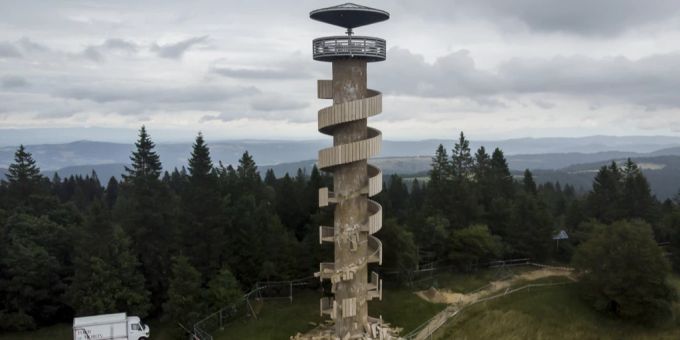 Der Turm auf dem Moron bröckelt. Turm auf dem Moron
