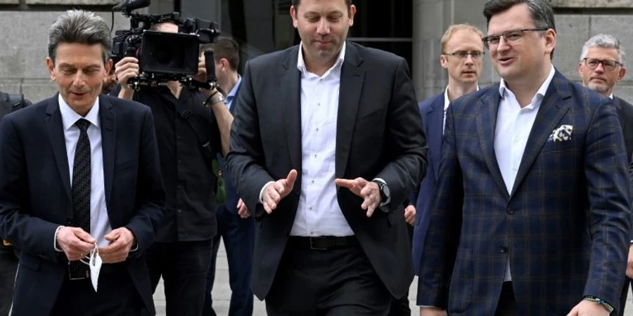 SPD-Chef Klingbeil (Mitte) und Kuleba (rechts)