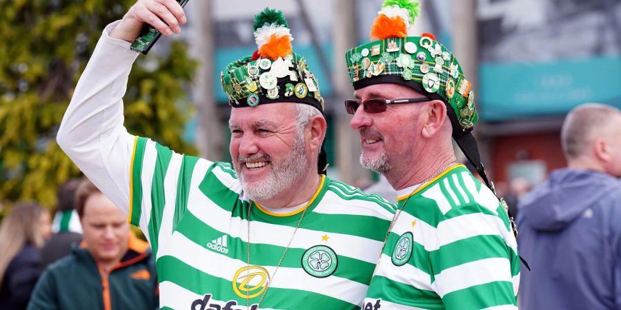 Fans von Celtic Glasgow in Feierstimmung.