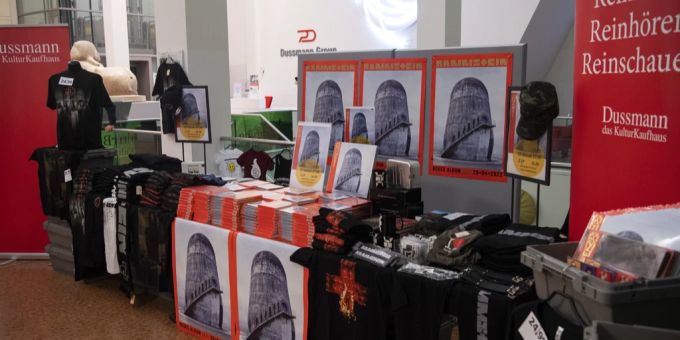 «Gift» oder «Angst» - Fans sichern sich achtes Rammstein-Album