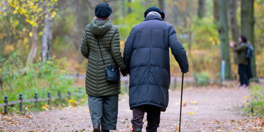 Später in Rente, um Inflation und Fachkräftemangel vorzubeugen? Der Vorschlag wird scharf kritisiert.
