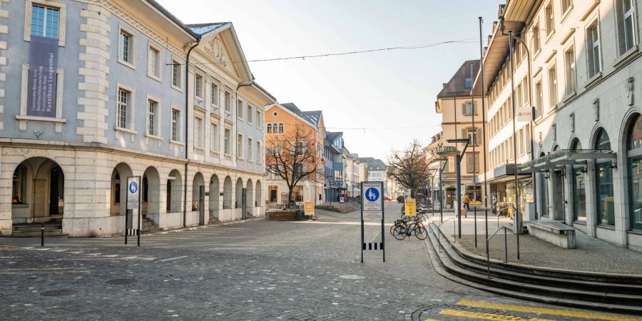 Blick in die Marktgasse und auf das Kunsthaus in der Stadt Langenthal.