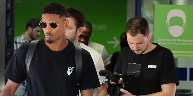 Freut sich auf die spezielle Atmosphäre im Dortmunder Stadion: Spieler von Borussia Dortmund Sébastien Haller bei der Ankunft. borussia dortmund