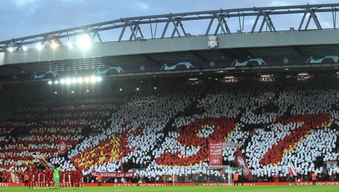 Die Fans von Liverpool widmen den 97 Verstorbenen der Hillsbourough-Katastrophe eine Choreografie. Liverpool
