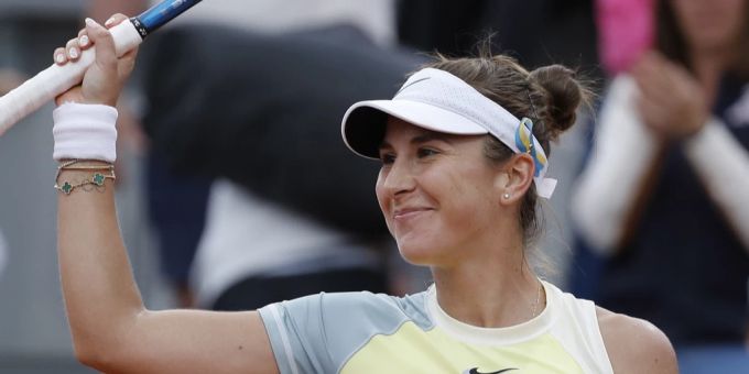 Belinda Bencic freut sich über ihren Sieg gegen Reka Luca Jani an den French Open. bencic