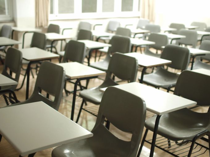 Ein gewohntes Bild zu Lockdown-Zeiten: Die Schulbänke blieben leer. Fernunterricht Präsenzunterricht