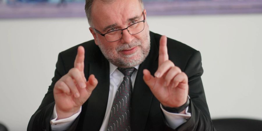 Siegfried Russwurm, Präsident des Bundesverbands der Deutschen Industrie (BDI), meint, dass das Ölembargo Russland schwer treffen wird.