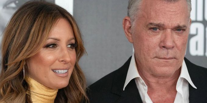 Ray Liotta und seine Verlobte Jacy Nittolo auf einem Event in New York. Ray Liotta und seine Verlobte Jacy Nittolo auf einem Event in New York.