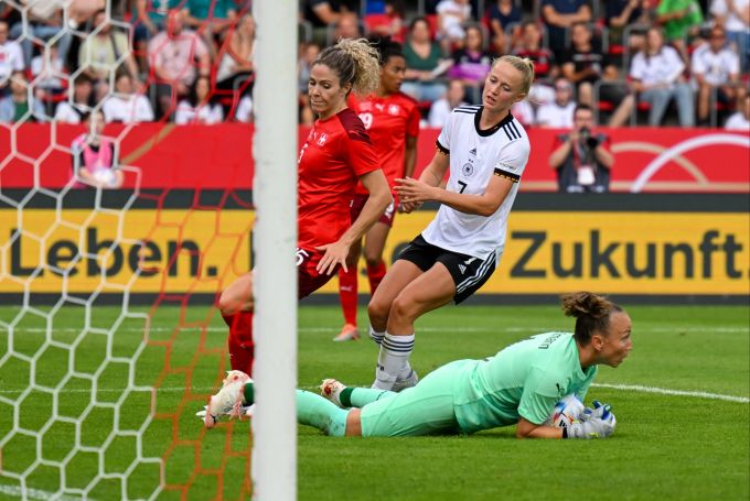 Keeperin Gaelle Thalmann wird gegen Deutschland sieben Mal bezwungen. Schweizer Nati