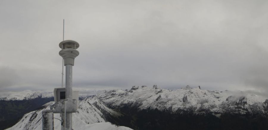 Die Webcam am Klingenstock im Kanton Schwyz hält den ersten Schnee fest.