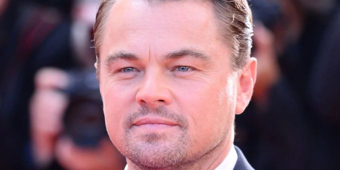 Leonardo DiCaprio positioniert sich. Leonardo DiCaprio positioniert sich.