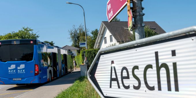 Busdruchfahrt an der Äschistrasse. - Aeschi (SO) Busdruchfahrt an der Äschistrasse. - Aeschi (SO)