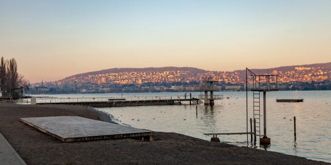 Das Strandbad Mythenquai im Kreis 2 in Zürich. Das Strandbad Mythenquai im Kreis 2 in Zürich.