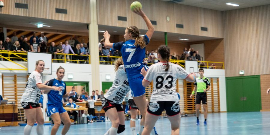 Jana Flückiger (Nummer 7) vom HC Malters Damen.