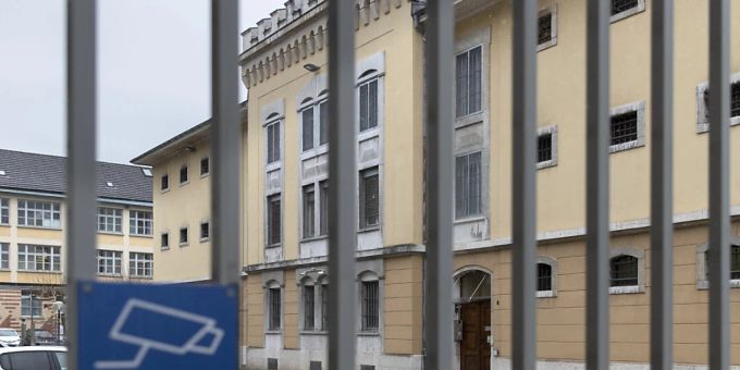 Die Autorenschaft des neuen Berichts der nationalen Kommission zur Verhütung von Folter (NKVF) hat zu ihren Anregungen zur Vollzugslockerung von Verwahrten Stellung genommen. «Grundrechte gelten für alle Menschen», sagte Regula Mader in einem «Tamedia»-Interview. (Symbolbild) Die Autorenschaft des neuen Berichts der nationalen Kommission zur Verhütung von Folter (NKVF) hat zu ihren Anregungen zur Vollzugslockerung von Verwahrten Stellung genommen. «Grundrechte gelten für alle Menschen», sagte Regula Mader in einem «Tamedia»-Interview. (Symbolbild)