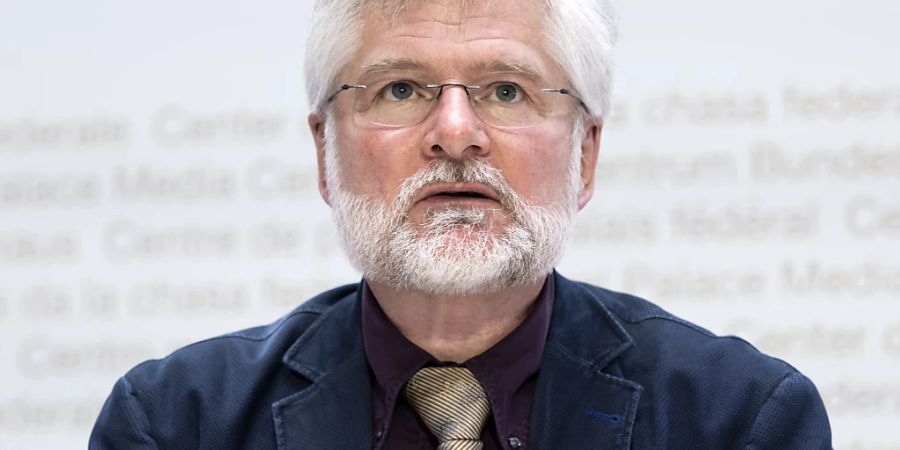 Der oberste Kantonsarzt Rudolf Hauri sieht den Peak der Corona-Herbstwelle zwar noch nicht erreicht. Trotzdem sei das Gesundheitssystem derzeit nicht akut gefährdet: «Es gibt derzeit keine Indizien, dass es zu einer massiven Überlastung kommt.» (Archivbild)