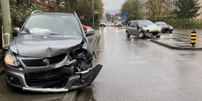 Reinach BL: Kollision zwischen zwei Personenwagen Reinach BL: Kollision zwischen zwei Personenwagen